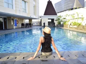 Novotel Semarang - swimming pool