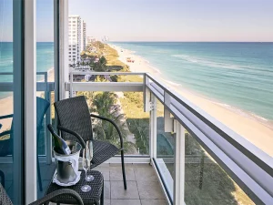 Carillon Miami Wellness Resort - Beach Scenary from the room