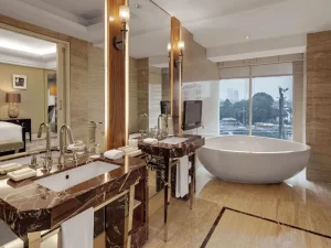 Hotel Indonesia Kempinski - Bathroom