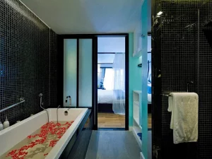 Wave Hotel - Bathroom