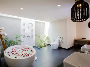 Mandarava Resort and Spa, Karon Beach - Bathroom