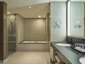 Hotel Renaissance Johor Bahru - bathroom