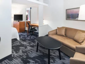 Fairfield Inn & Suites by Marriott - living room