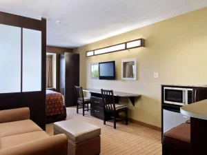 Microtel Inn & Suites by Wyndham - living room