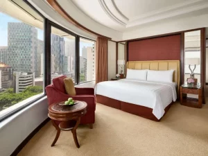 Shangri-La Hotel - room