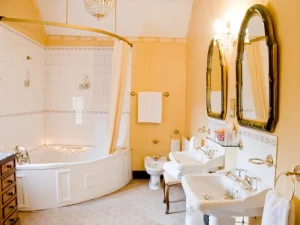 Albright Hussey Manor - Bathroom