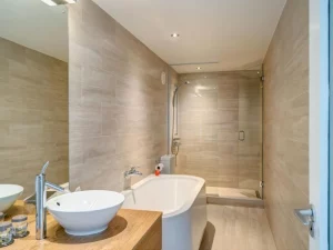 Apex City Quay Hotel _ Spa - Bathroom