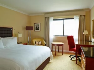 Delta Hotel - Bedroom 1