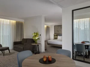 Doubletree by Hilton Hull - masterbed room