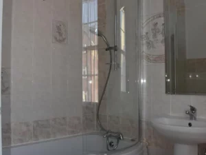 Edward Hotel Gloucester - Bathroom