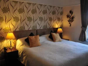 Edward Hotel Gloucester - Bedroom 2