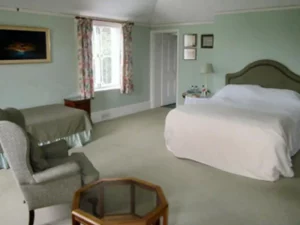 Hollybank Hotel - Bedroom