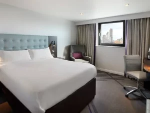 Premier Inn Chelmsford City Hotel - Bedroom