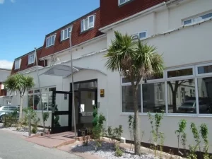 Riviera Hotel _ Holiday Apartments Alum Chine - Cheap Hotels in Bournemouth