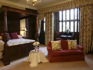 Rowtown Castle Hotel - Bed 3