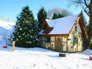 Snow White House - Best Hotels in Swansea