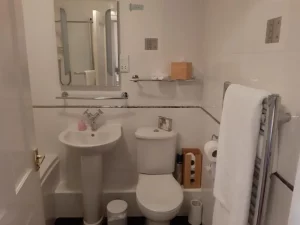 The Spindrift Guest House - Bathroom