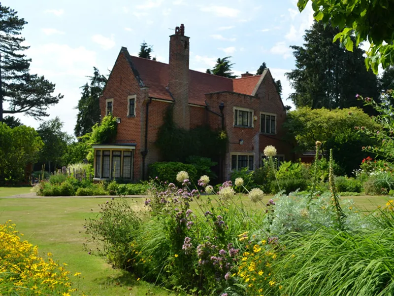 Things to do - Cheslyn House and Gardens