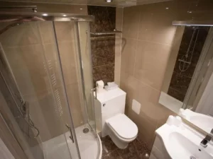 Tong Park Hotel - Bathroom