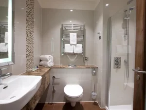Wivenhoe House Hotel - Bathroom