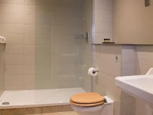 Worplesdon Place Hotel - Bathroom