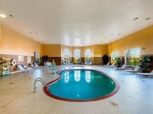 Comfort Suites University - Pool