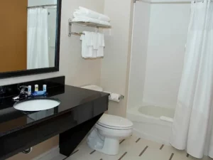 Fairfield Inn and Suites - Bathroom