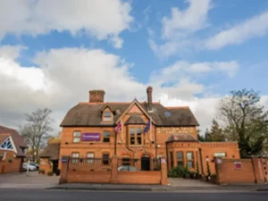 Harefield Manor - Cheap Hotels in Romford