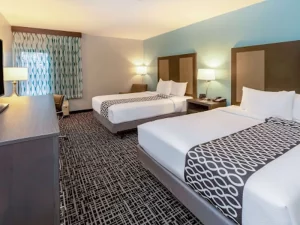 La Quinta Inn _ Suites by Wyndham Jonesboro - Bedroom