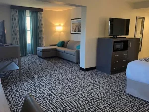 La Quinta Inn _ Suites by Wyndham Jonesboro - Living Room