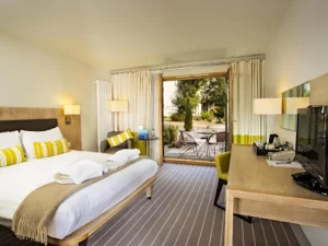 Lifehouse Spa _ Hotel - Bedroom