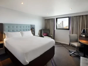 Premier Inn London Romford Town Hotel - Bedroom