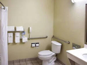 Quality Inn and Suites - Bathroom
