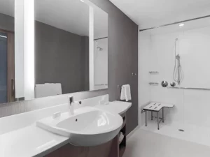 SpringHill Suites by Marriott Auburn - bathroom
