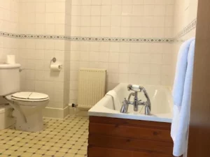 The Elgin Kintore Arms - Bathroom