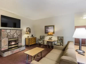 Quality Inn and Suites - livingroom